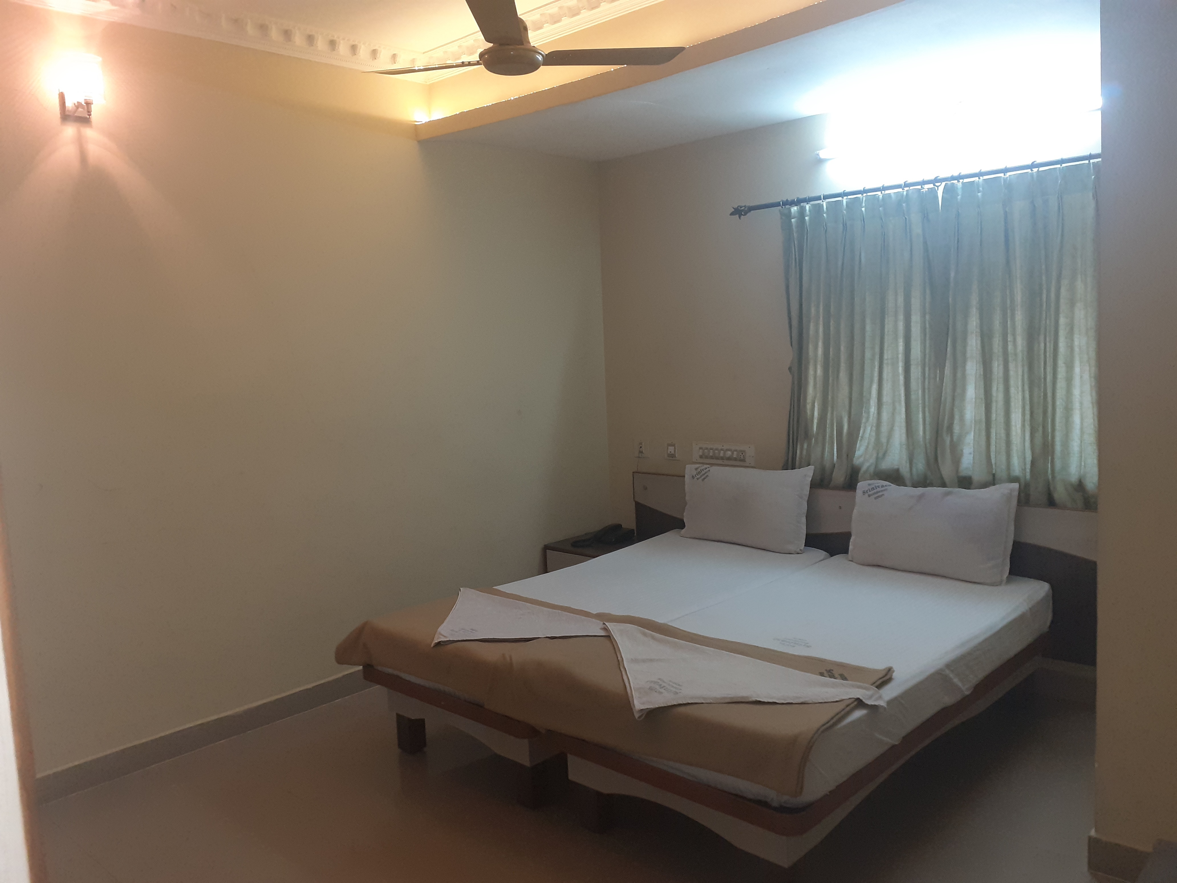 Hotel Srinivasa Residency - Boarding & Lodging - Tap to explore photos