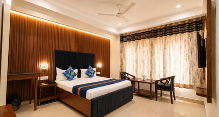AT INN Room Type - Super Deluxe with Work Desk