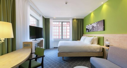 Hampton by Hilton Antwerp Central Station Room Type - KING ROOM WITH SOFA BED