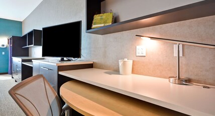 Home2 Suites by Hilton Livermore Room Type - 1KING ACC TUB STE NONSMOK