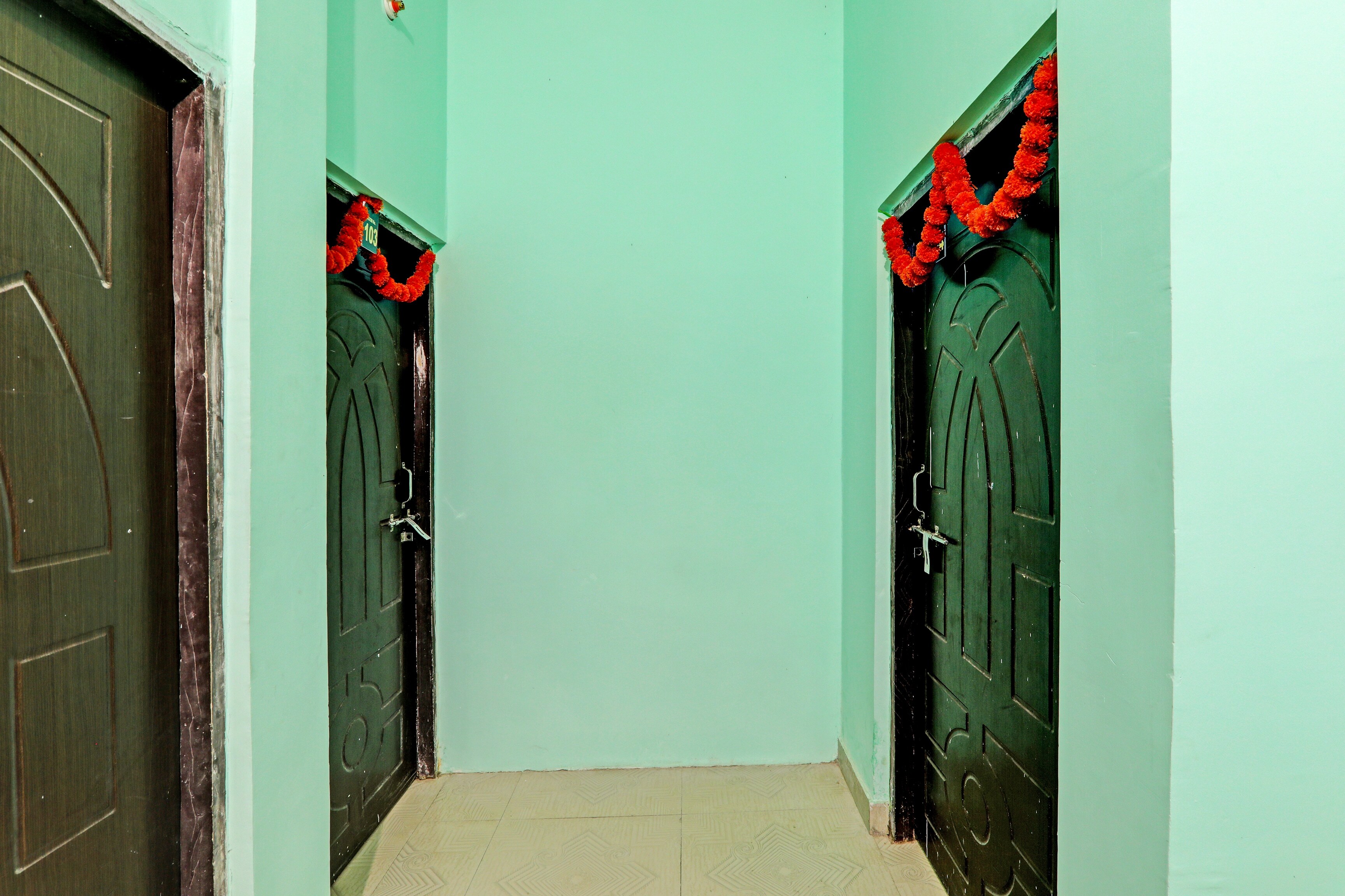 Hotel O Royal inn homestay - Tap to explore photos