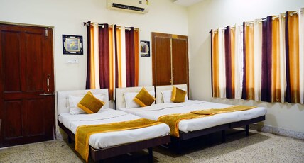 Hotel Rampriya Room Type - Deluxe (AC Triple Bed)