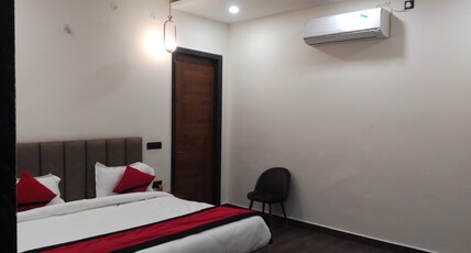 RBS Hotel and Lawn Room Type - Deluxe Double Bed Room