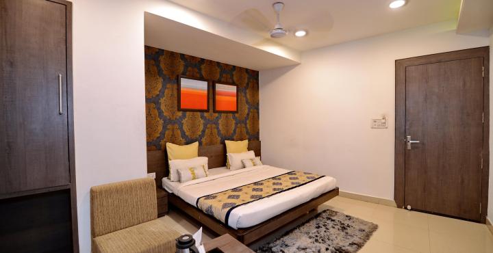 Hotel Shalimar Deluxe - Tap to explore photos