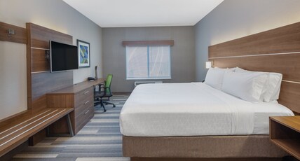  Holiday Inn Express & Suites Surprise, an IHG Hotel Room Type - 1 King Suite Additional Living Area