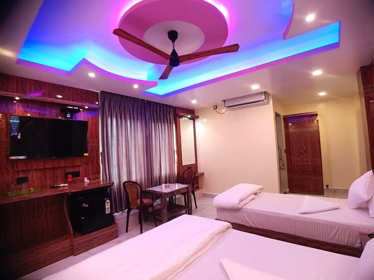 Hotel Maniraj Inn - Tap to explore photos