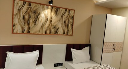 LALJI'S HOTEL & RESTAURANT Room Type - twin bed
