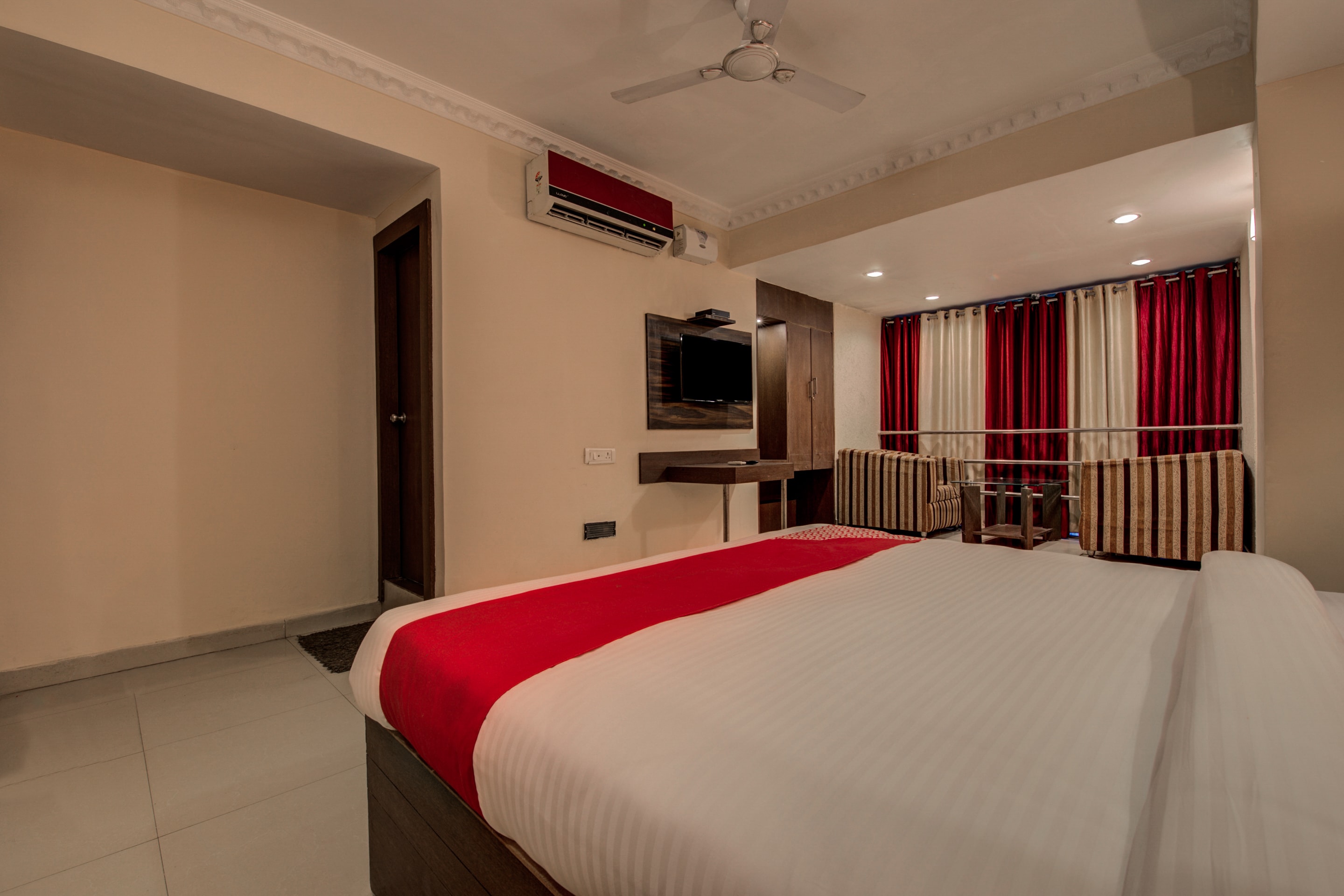 Hotel O Oxy Heritage - Tap to explore photos