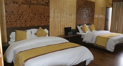Looking mount Homestay Room Type - Quad sharing (family Room )