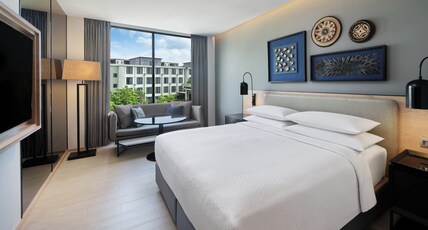 Four Points by Sheraton Phuket Patong Beach Resort Room Type - Guest room, 1 King