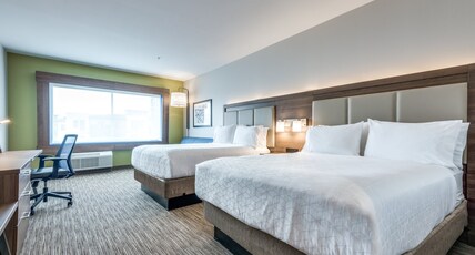 Holiday Inn Express and Suites Denton South Room Type - 2 Queen Suite