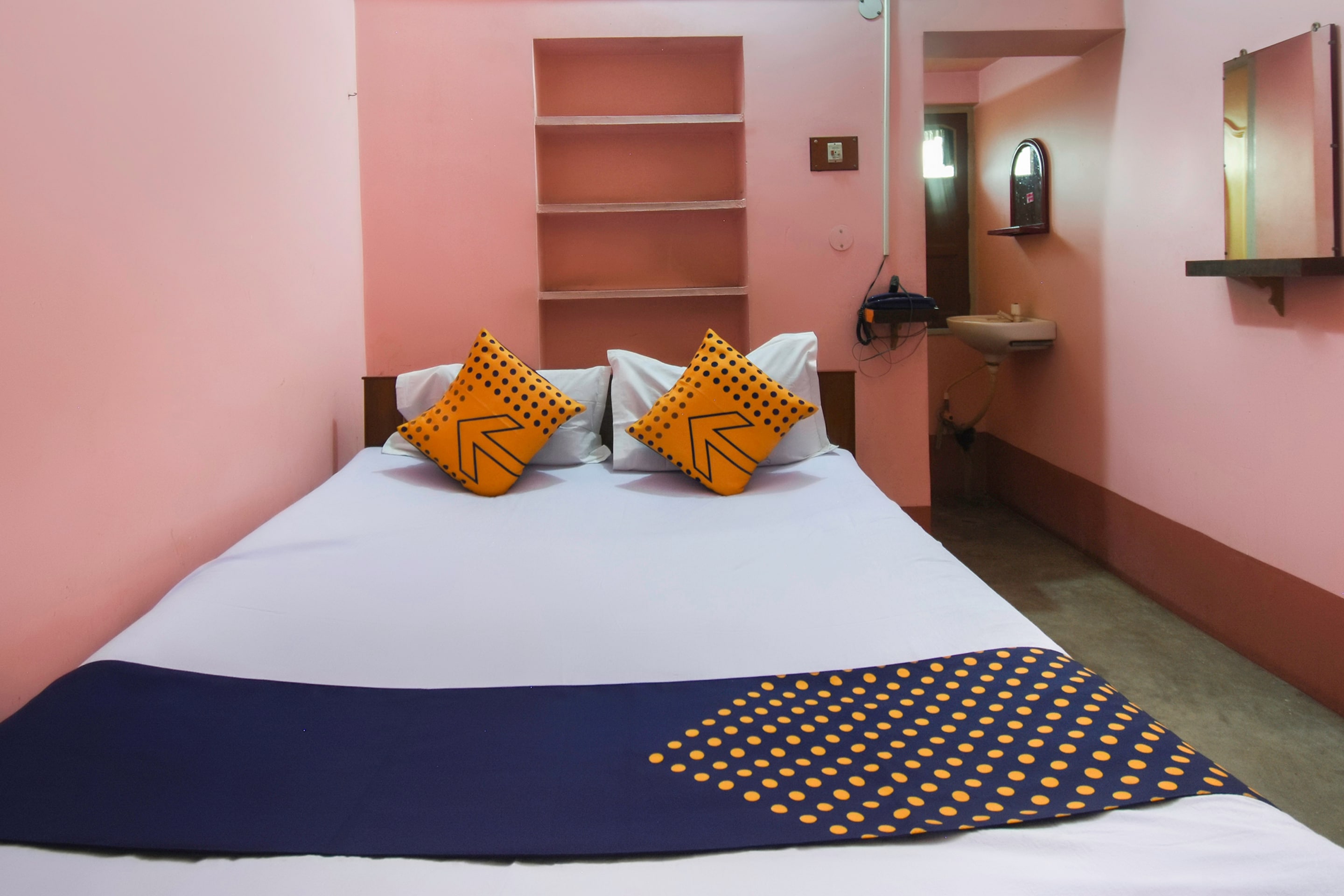 Hotel O Maa Laxmi Lodge - Tap to explore photos