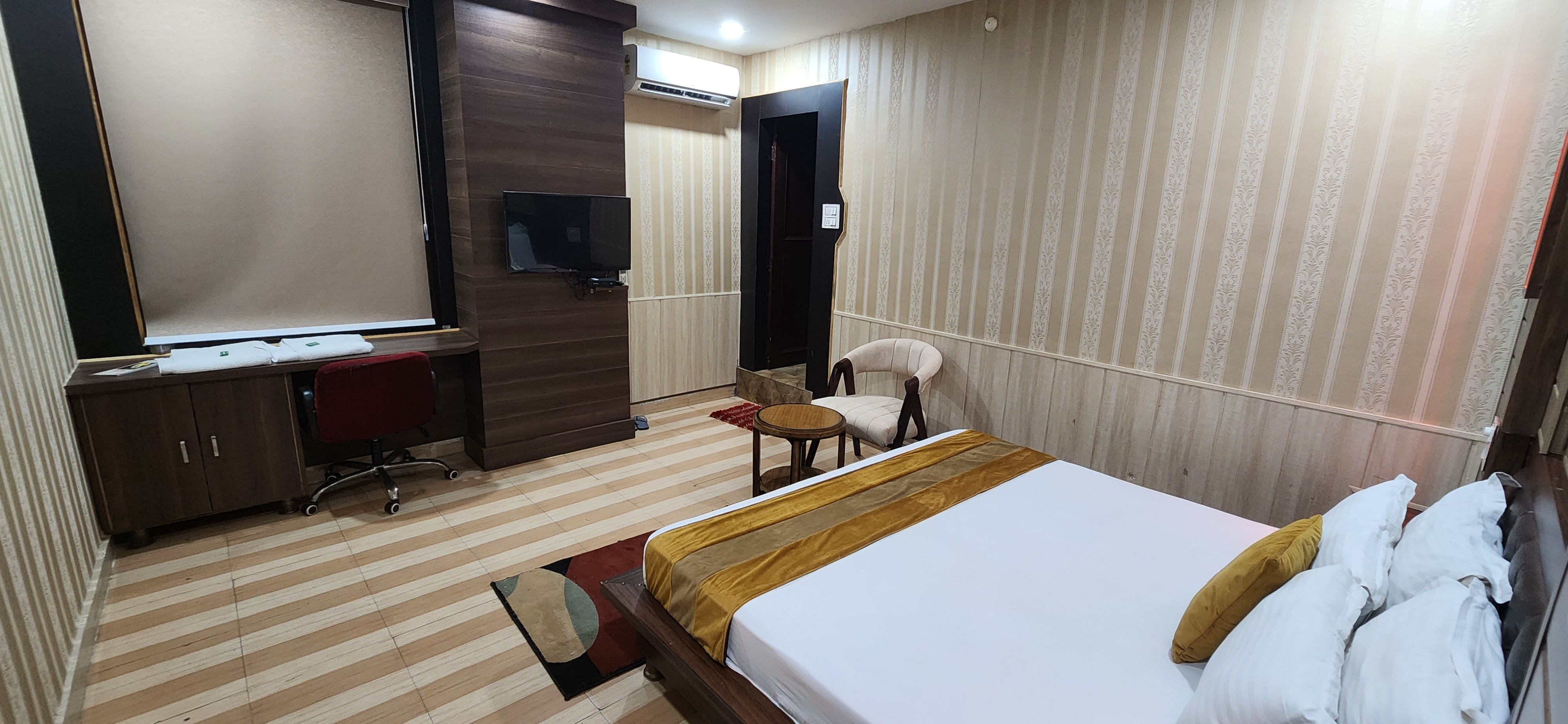 Hotel Grand Raga - Tap to explore photos