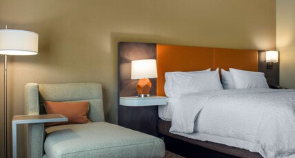 HAMPTON INN PARKER AZ Room Type - 1 KING ACCESSIBLE TUB NS