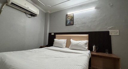 The Capstone Laxmi Nagar Room Type - Deluxe Room