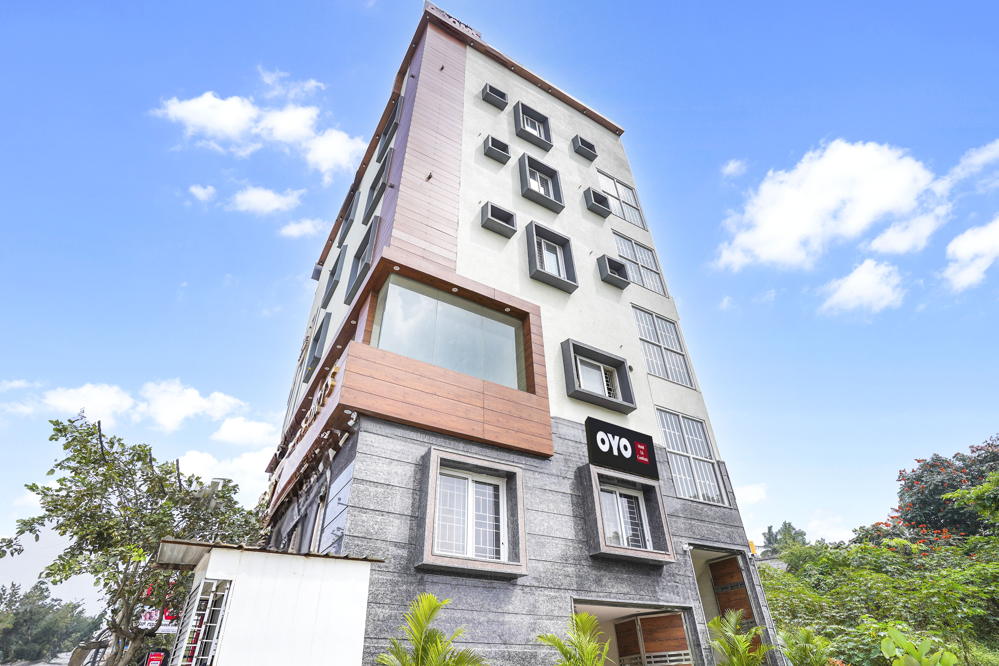 Hotel O SK Comforts - Tap to explore photos