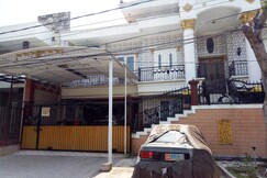 Hotel O Guest House Bu Iin Syariah