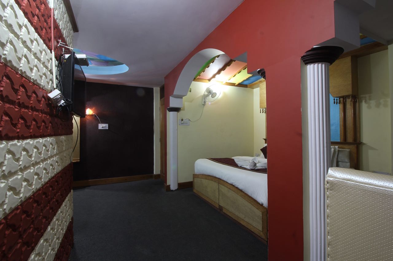 Hotel Kapital - Tap to explore photos