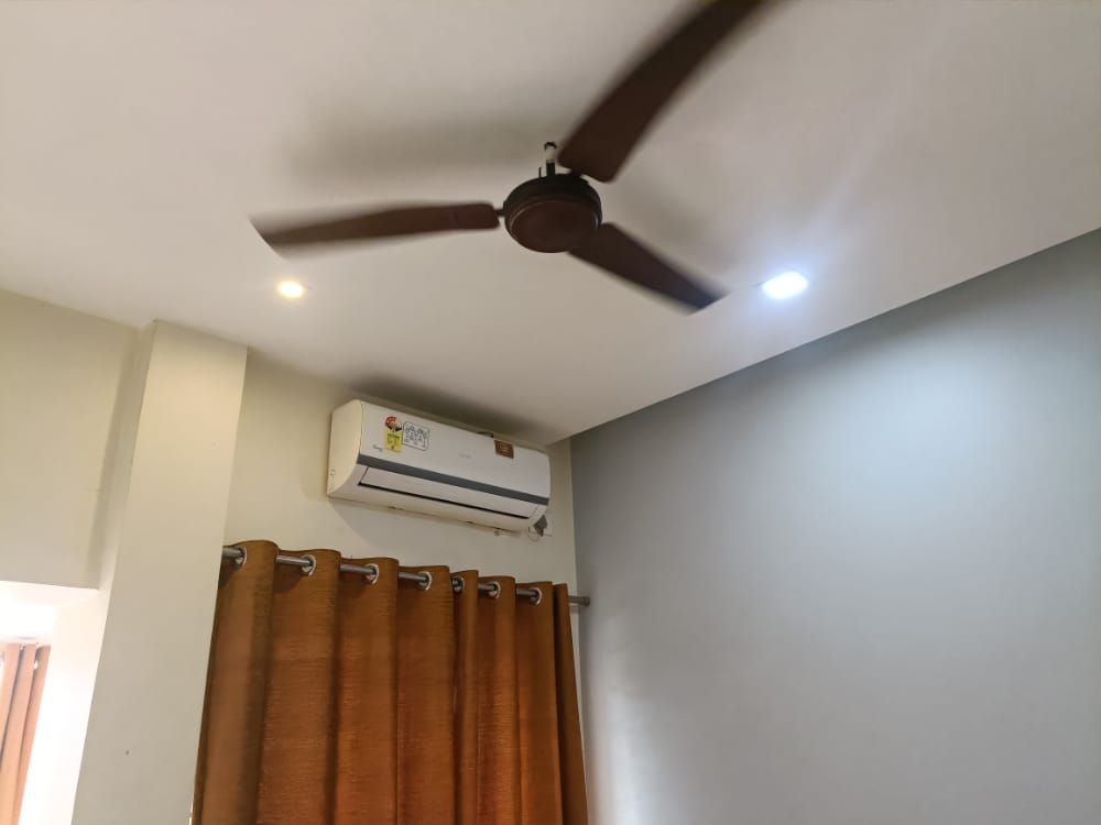 Hotel Popillon - Tap to explore photos