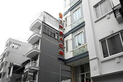 Ipeace Hotel near Bui Vien Walking Street