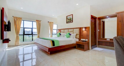 Treebo The Meridian, 10 Mins To Mahatma Gandhi Park Room Type - Deluxe Family Room
