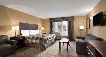 Days Inn by Wyndham Brampton Room Type - 1 King Bed, Non-Smoking