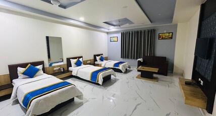 MAA NAGANARAY HOTEL Room Type - FAMILY DELUX ROOM