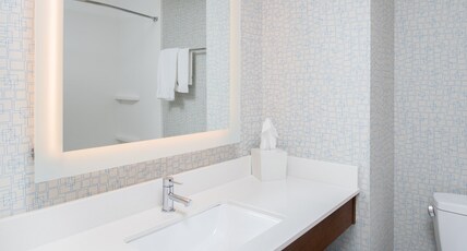 Holiday Inn Express Hotel & Suites Bismarck Room Type - 2 Queen Standard