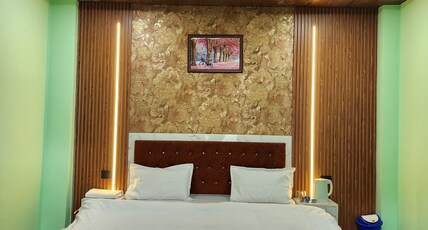Riverside Royale Room Type - Deluxe Room with Hill View