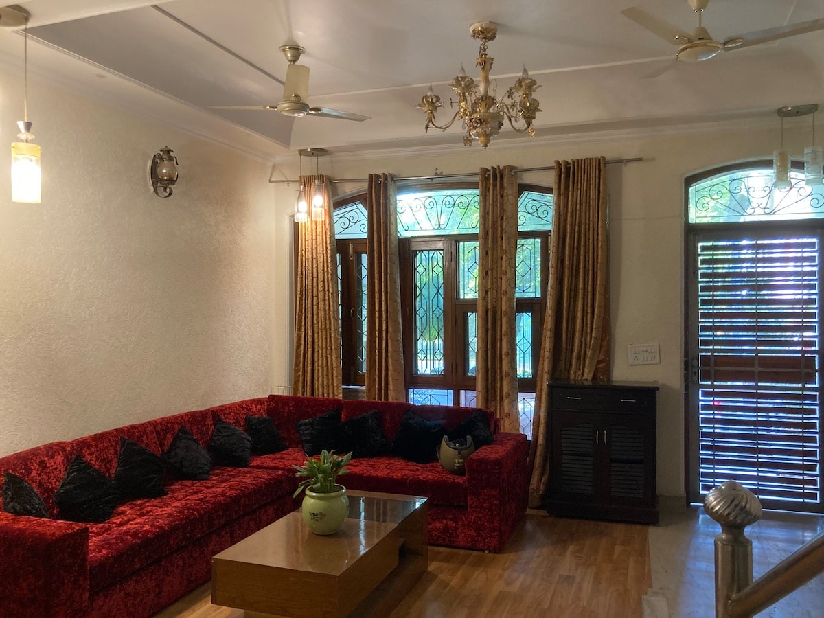 Couple friendly room with limited kitchen - Tap to explore photos