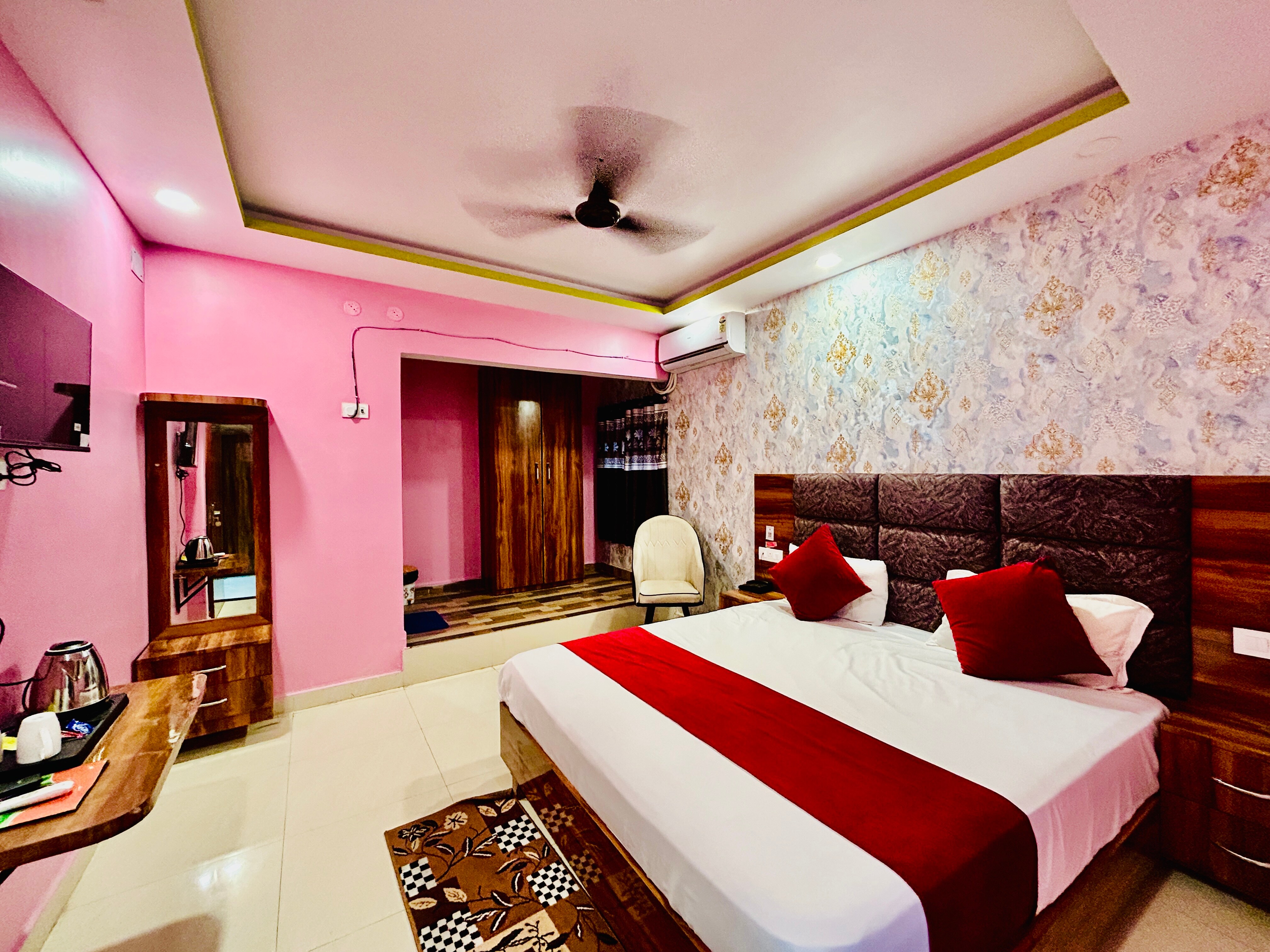 HOTEL SHRI RAM INN - Tap to explore photos