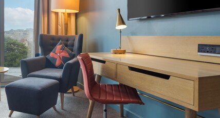 Hilton Bournemouth Room Type - TWIN DELUXE ROOM W BALCONY