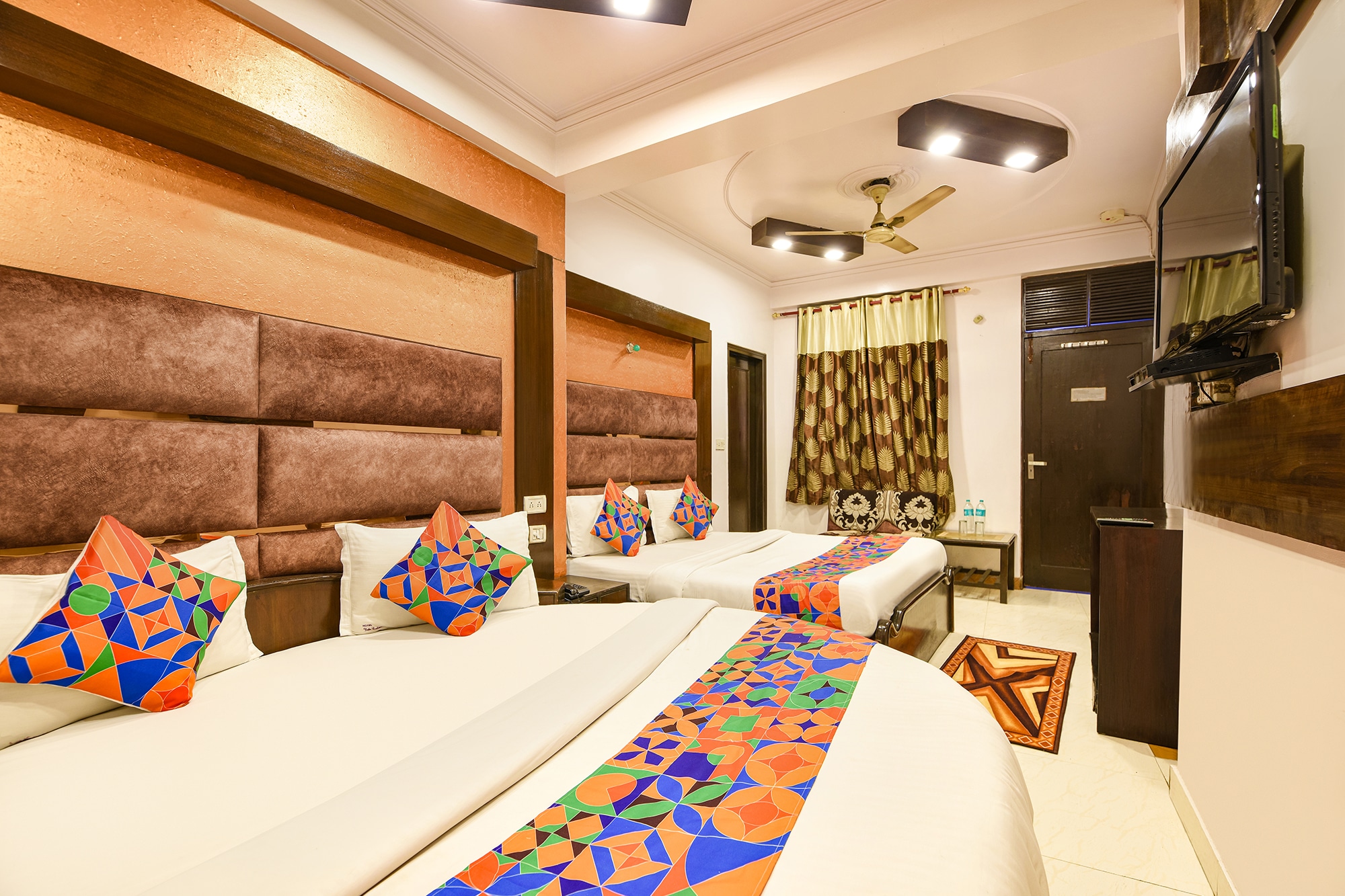 FabHotel Delhi Continental - Tap to explore photos