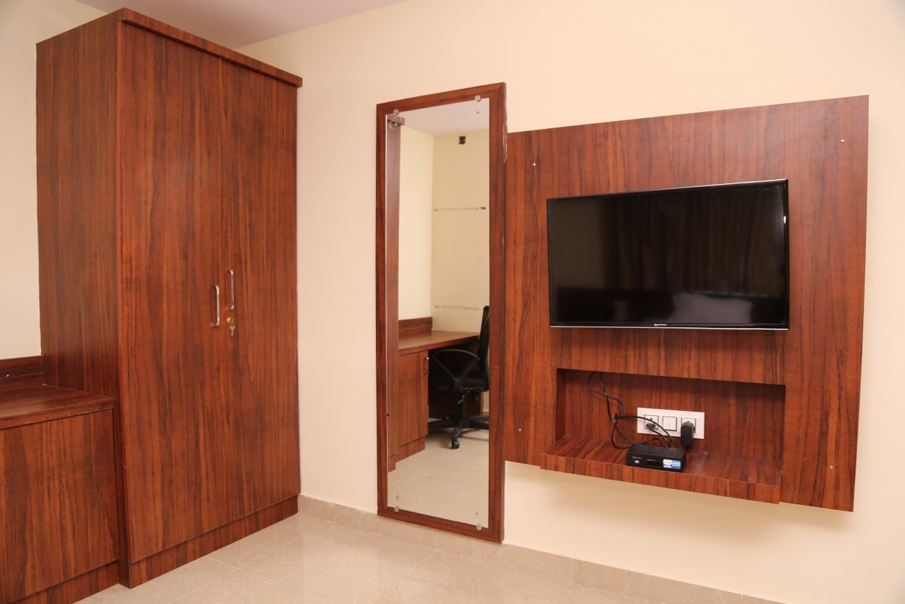 Hotel Blue Bell - Tap to explore photos