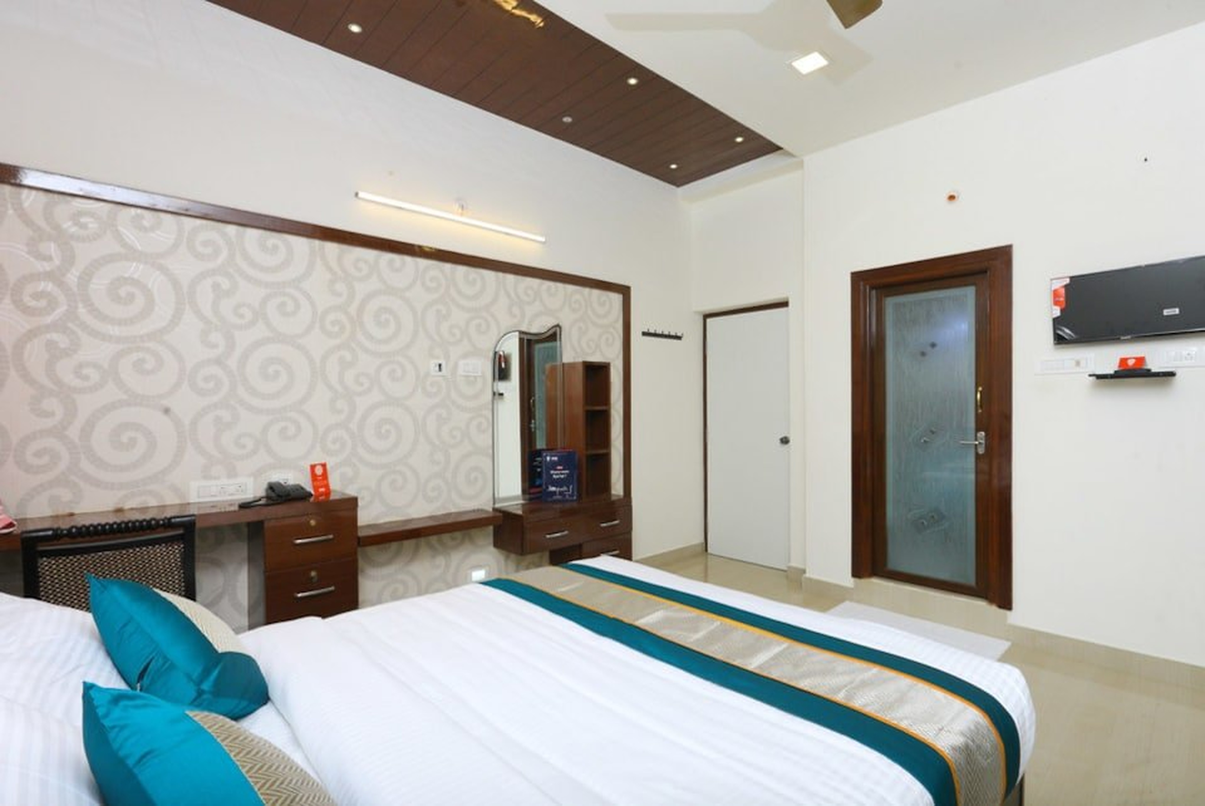 VAIBHAVA SERVICE APARTMENTS - Tap to explore photos