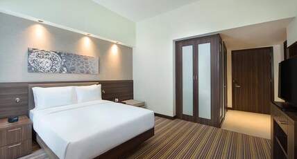Hampton by Hilton Dubai Airport Room Type - QUEEN ACCESSIBLE ROOM NS