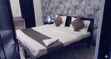 Hotel Viraj Residency Room Type - Deluxe Room