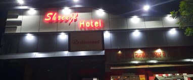 SHREE JI HOTEL AND RESTURANT