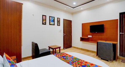 FabHotel SV Grand I - 1 KM From Kashi Vishwanath Temple Room Type - Premium Room