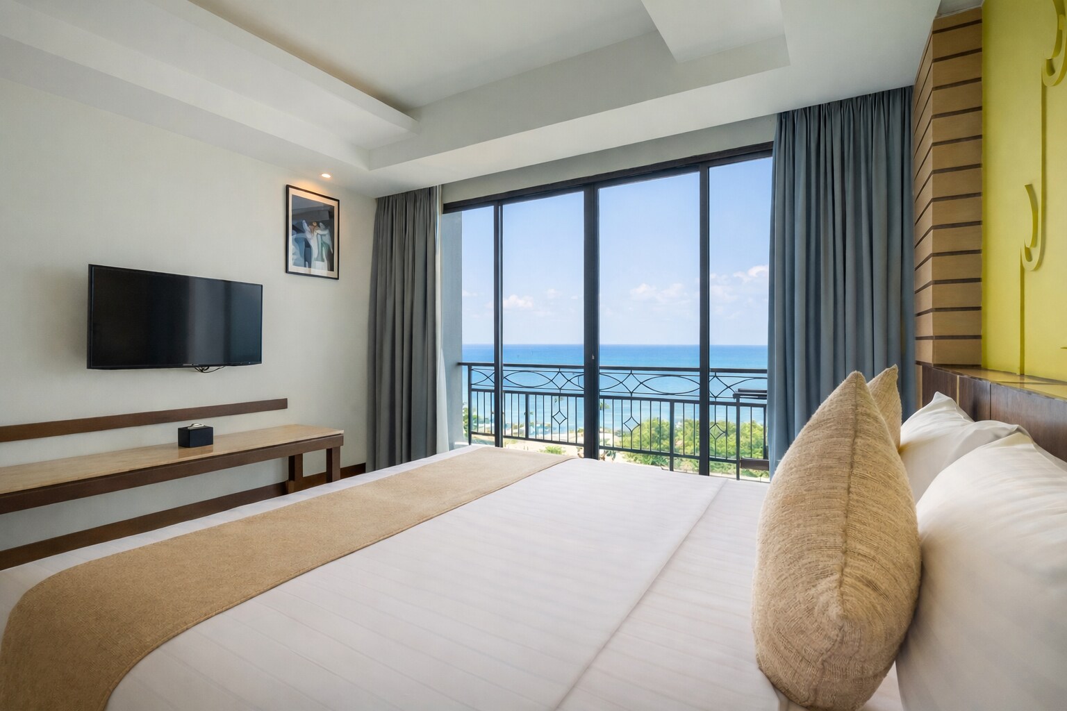 Bay Beach Resort Jomtien - Tap to explore photos
