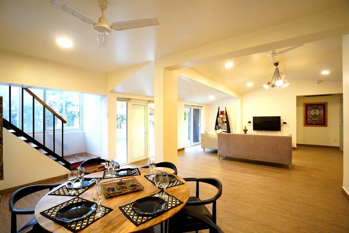 Mulberry Farmhouse | Luxe 5BHK Retreat with Jacuzzi - Tap to explore photos