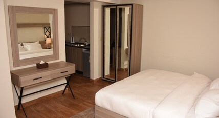 Sukoon Hotel Amman Room Type - Junior Suite with City View