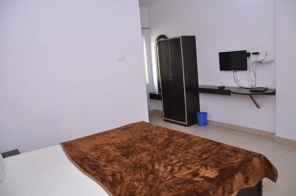 Hotel Udika Palace - Tap to explore photos