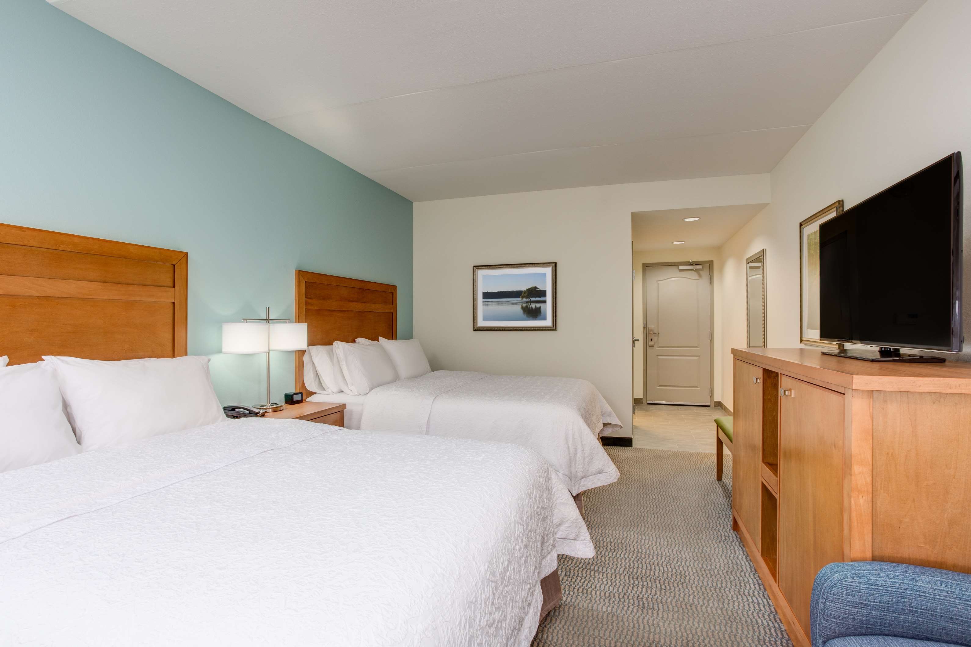 Hampton Inn & Suites by Hilton Manchester - Tap to explore photos