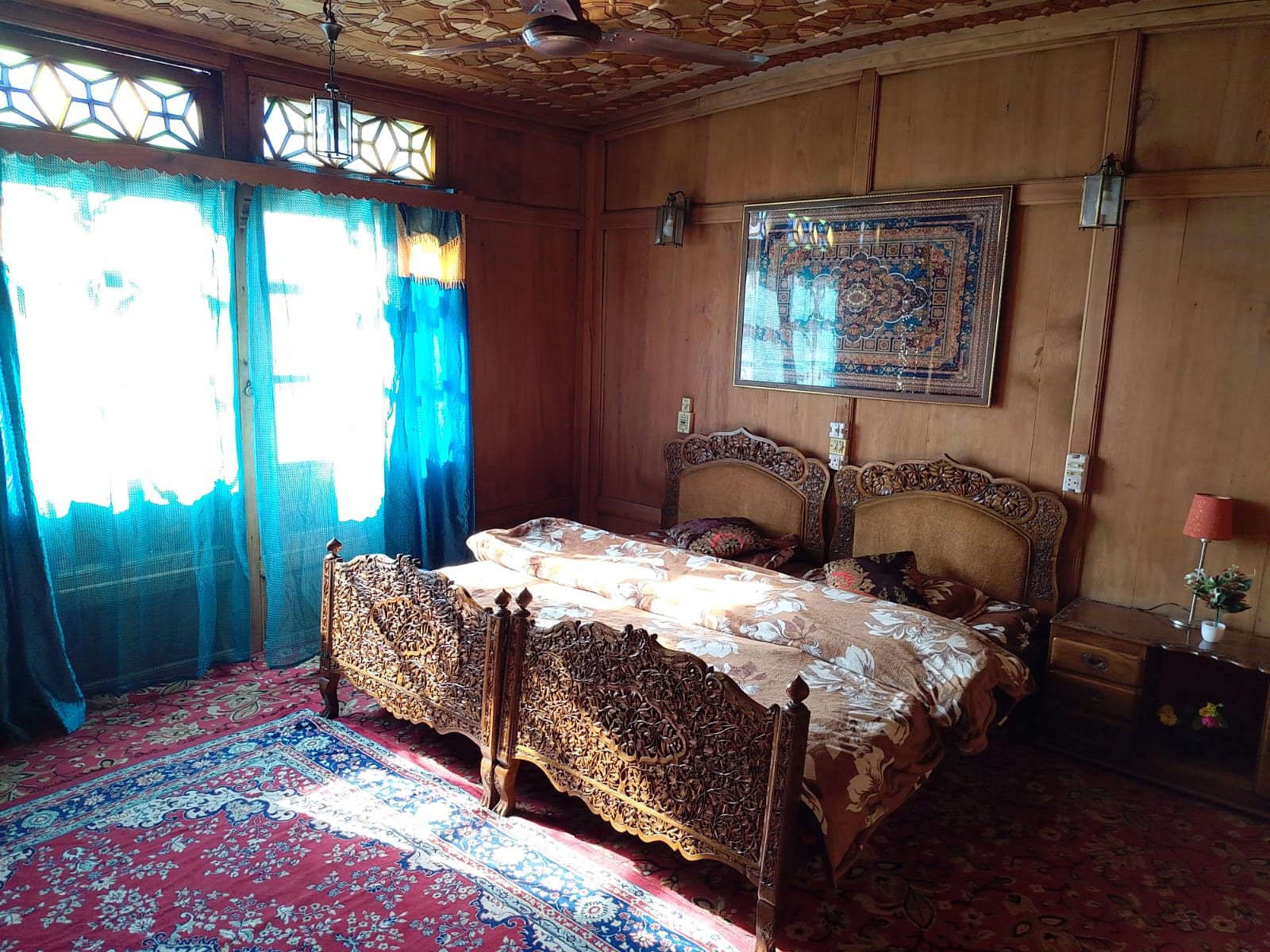 Houseboat Heidi BNB | Rooms & Kitchen - Tap to explore photos