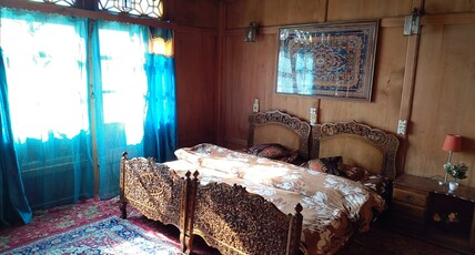 Houseboat Heidi BNB | Rooms & Kitchen Room Type - Room in a Houseboat