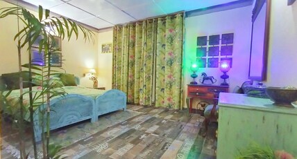Fairmont Cottage Room Type - Dapper Decades