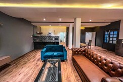 Highland height pool pod