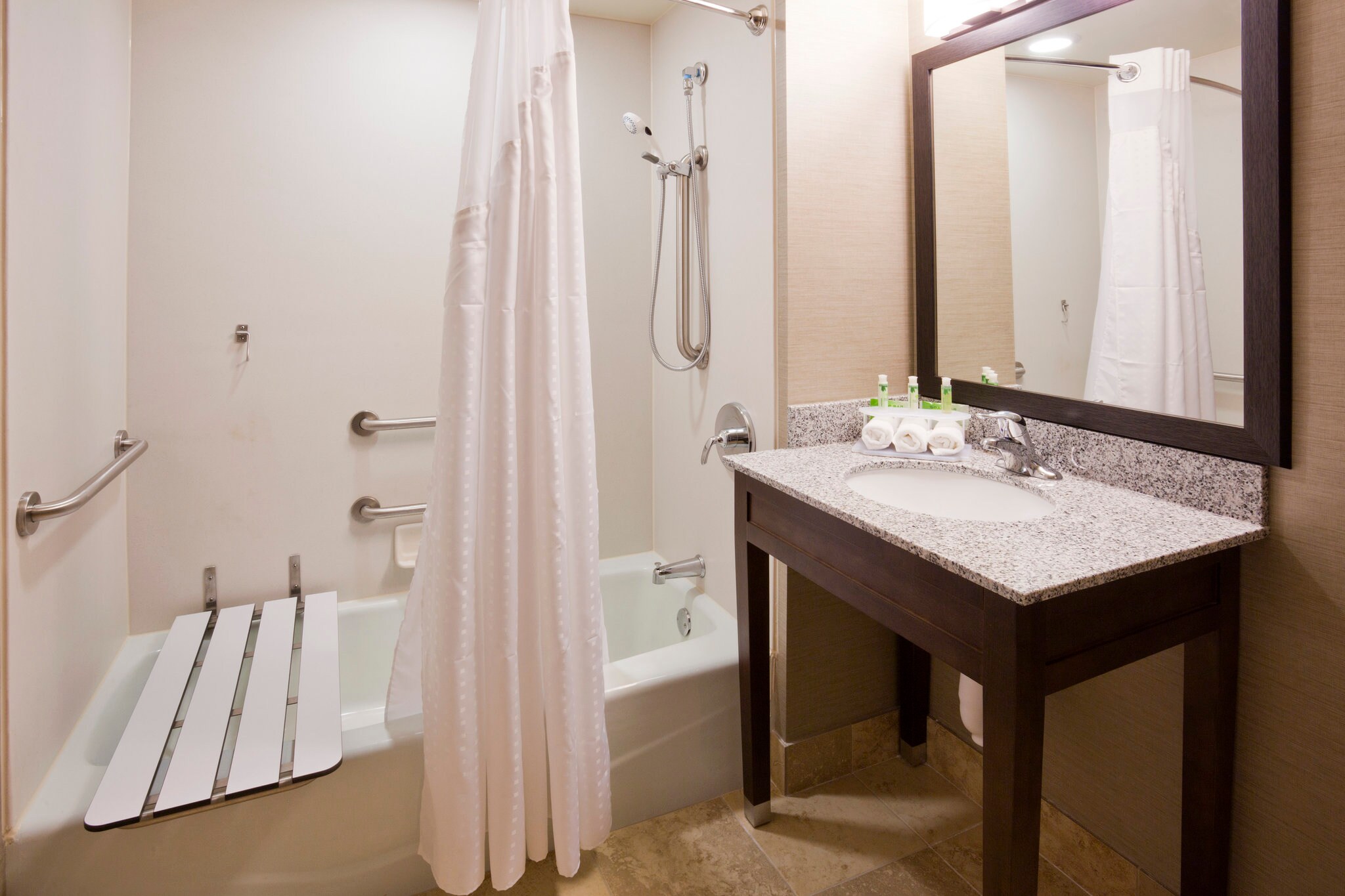 Holiday Inn Express & Suites WILLMAR - Tap to explore photos