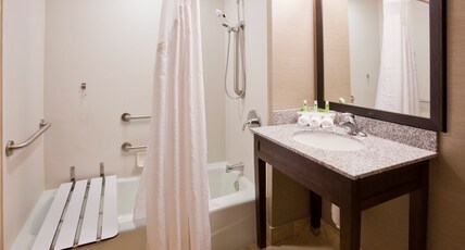 Holiday Inn Express & Suites WILLMAR Room Type - 2 Queen Standard